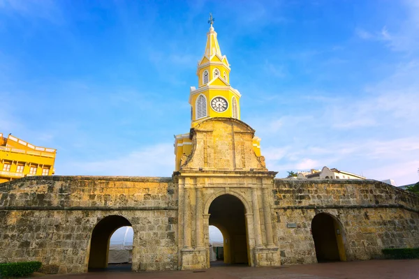 Reloj Torre Puerta y pared — Foto de Stock