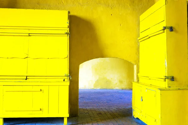 Yellow Colonial Architecture — Stock Photo, Image