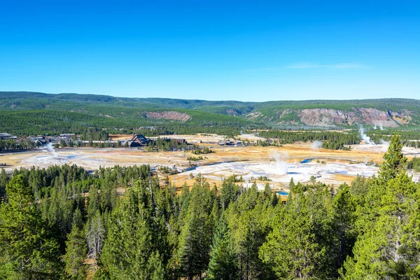 Upper Basin geiser landschapsmening — Stockfoto