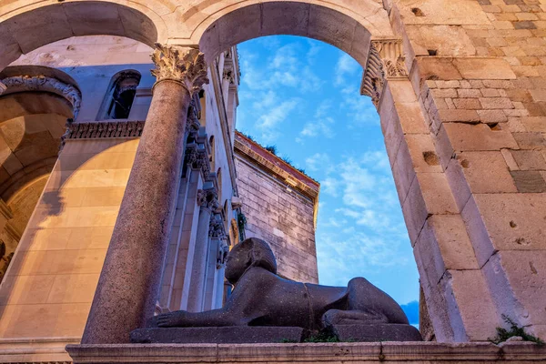 Hırvatistan Split Kentindeki Diocletian Sarayı Nda Antik Sfenks — Stok fotoğraf