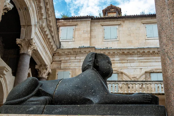 Hırvatistan Split Kentindeki Diocletian Sarayı Nda Sfenks — Stok fotoğraf