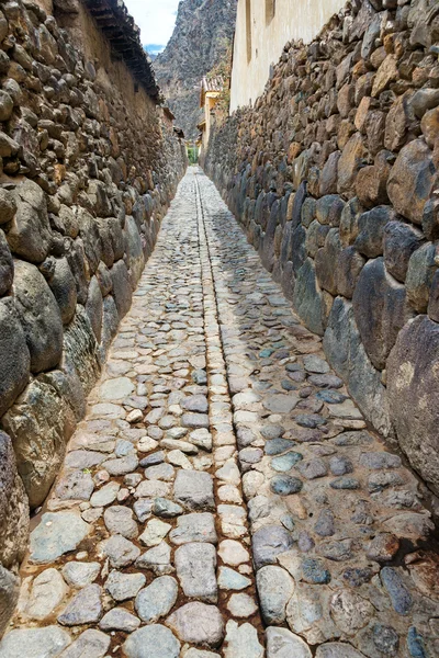 Callejón en Ollantaytambo — Foto de Stock