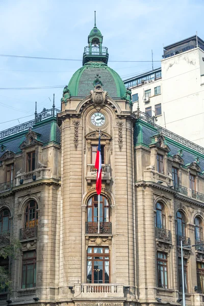 Старовинній будівлі в Santiago — стокове фото