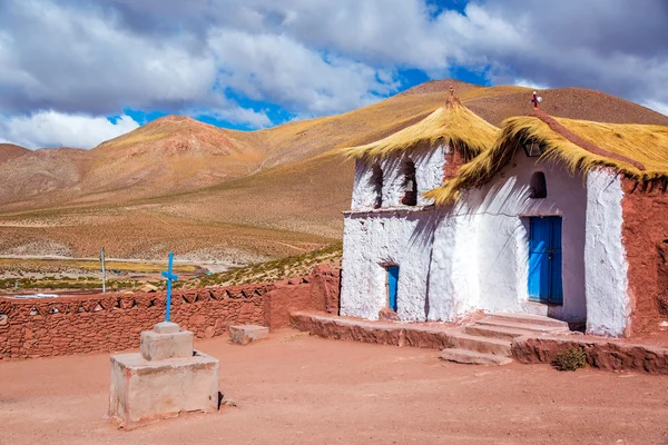 Paille toit Machuca église — Photo