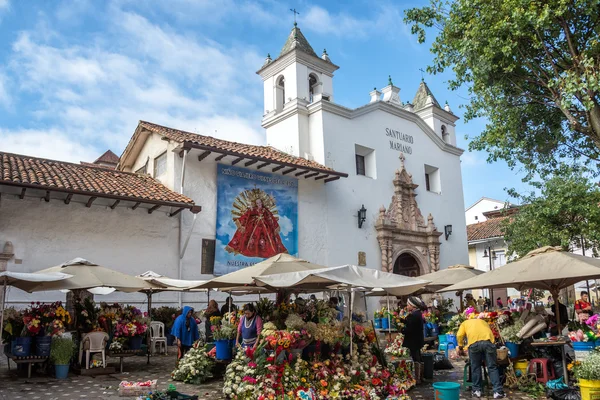 Blomma säljare i Cuenca, Ecuador — Stockfoto