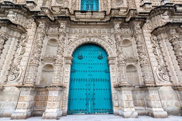 Καθεδρικός ναός της Καχαμάρκα προσόψεων — Φωτογραφία Αρχείου