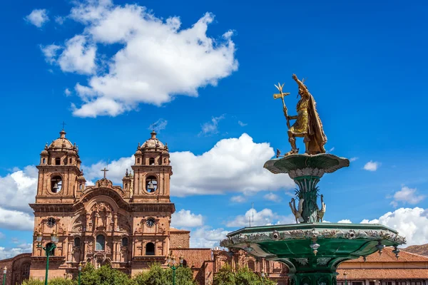 Kościół i fontanna w Cusco, Peru — Zdjęcie stockowe