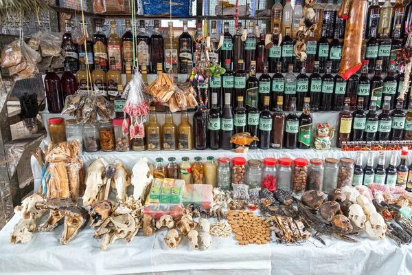 Arzneimittelmarkt in iquitos, peru — Stockfoto