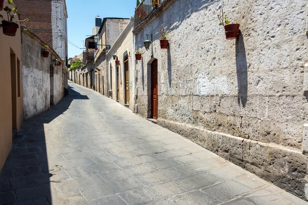 Narrow Alley and Stone Buildings — Stock Photo, Image
