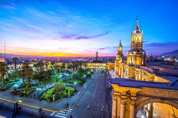 Arequipa Plaza's nachts — Stockfoto