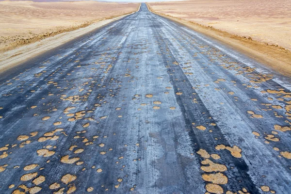 Skadade road — Stockfoto