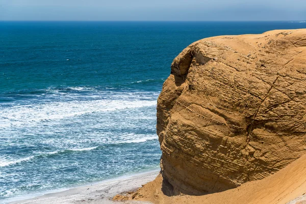 Droge Rock en Stille Oceaan — Stockfoto