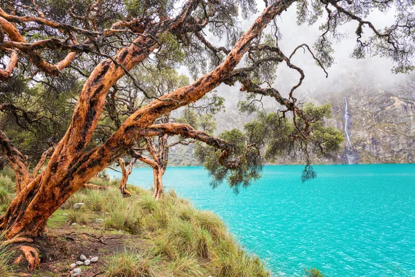 Lago Azul en la Cordillera Blanca — Foto de Stock