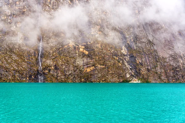 Llanganuco Lake in Peru — Stock Photo, Image