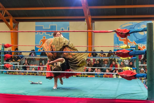 Women Wrestling in Bolivia — Stock Photo, Image