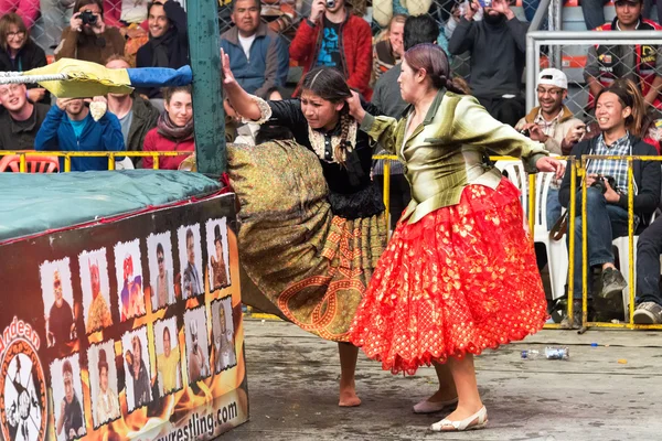 Indigenous Wrestlers in Bolivia — Stock Photo, Image