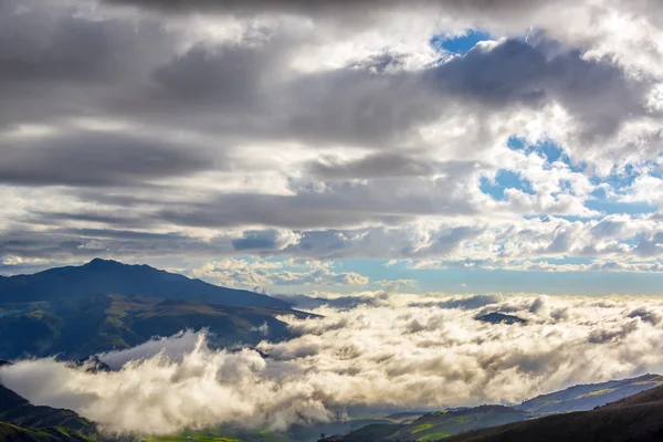 Wzgórza i Cloudscape — Zdjęcie stockowe