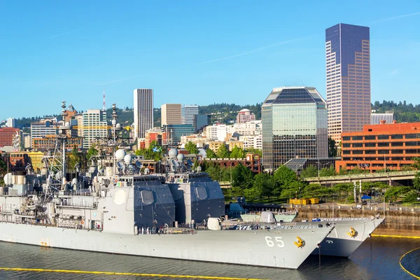 Downtown Portland e Navios da Marinha Imagens De Bancos De Imagens