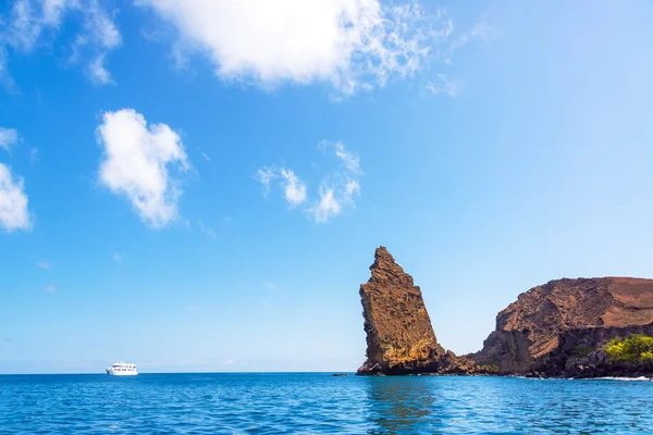 Pinnacle Rock and the Ocean — Stock Photo, Image