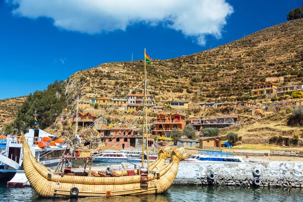 Reed Boat en Isla del Sol —  Fotos de Stock