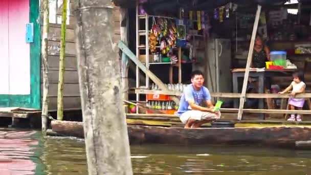 Attività sull'acqua a Iquitos — Video Stock