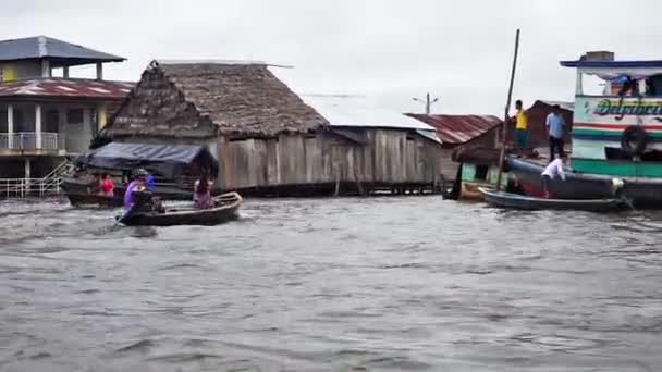 Översvämmad stadsdel i Iquitos, Peru — Stockvideo