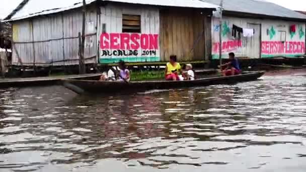 Hus i Iquitos, Peru — Stockvideo