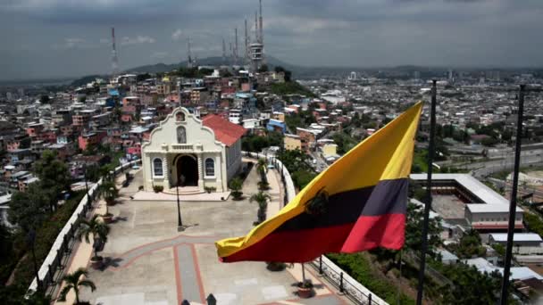 瓜亚基尔旗帜和教堂 — 图库视频影像