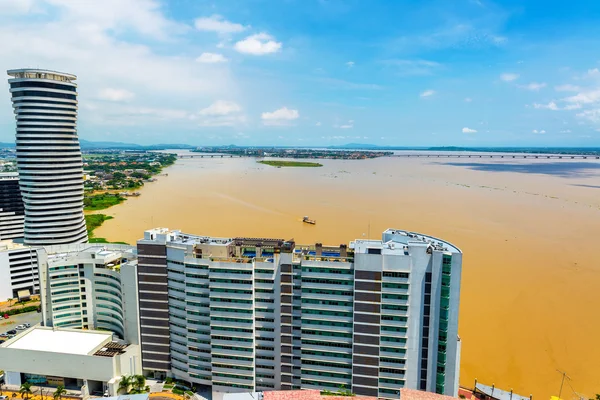 Torre e fiume Guayas — Foto Stock