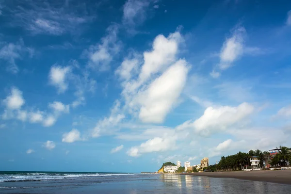 Spiaggia e cielo in Ecuador — Foto Stock