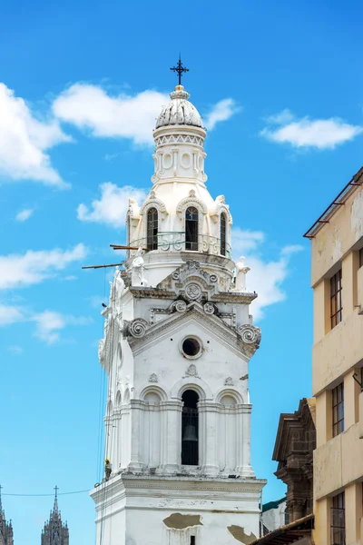 Spira chiesa bianca — Foto Stock