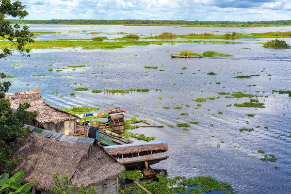 Frente al río iquitos —  Fotos de Stock