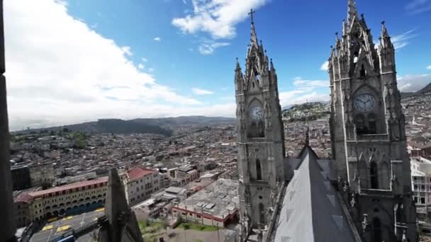 Vista panorámica de la Basílica de Quito — Vídeos de Stock