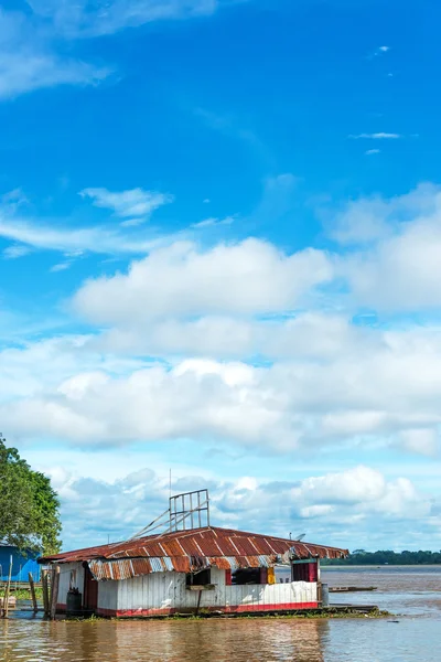 Shack on the Amazon River — Stock Photo, Image