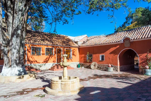 Beautiful Colonial Courtyard — Stock Photo, Image