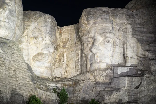 Monte Rushmore à noite — Fotografia de Stock