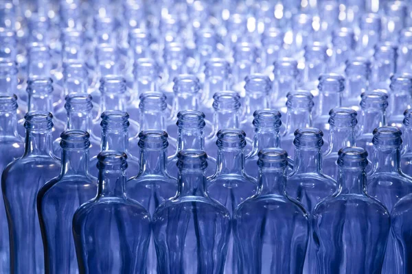 Enfoque Selectivo Cierre Una Disposición Botellas Vidrio Vacías Vidrio Concepto — Foto de Stock