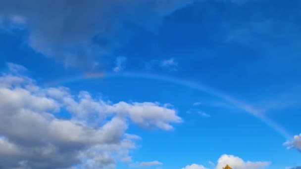 Vista Linda Janela Carro Movimento Arco Íris Céu Azul Com — Vídeo de Stock