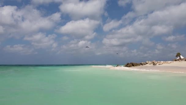 Verbazingwekkende Schoonheid Turquoise Golven Van Atlantische Oceaan Blauwe Lucht Achtergrond — Stockvideo