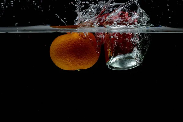 Beautiful View Mandarin Soda Jar Falling Water Floating Surface Beautiful — Stock Photo, Image