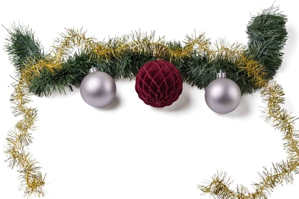 Hermosas Decoraciones Bolas Navidad Aisladas Sobre Fondo Blanco Una Postal —  Fotos de Stock