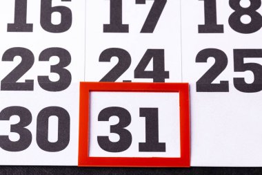 Takvimin seçilen 31 tarihli görünümünü kapat. Aralık 2020. Yeni yıl kavramı.