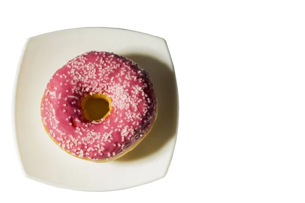 白いプレートに隔離された砂糖ドーナツのビューを閉じます 健康と食の背景 — ストック写真