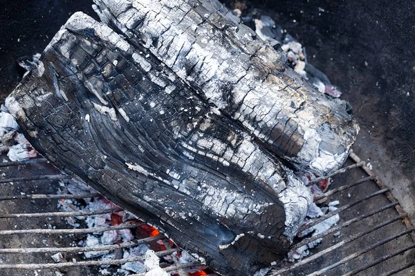 魔法近距离观察燃烧的煤块 漂亮的背景 — 图库照片