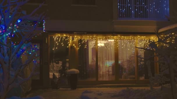 Vacker Utsikt Över Juldekorerade Radhus Varm Decemberkväll Sverige Europa Uppsala — Stockvideo