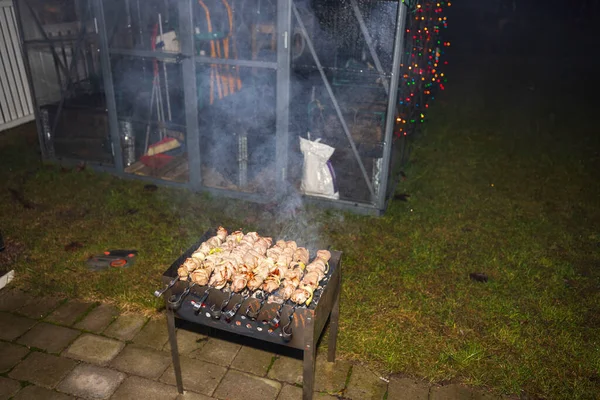 Vista Cerca Parrilla Hierro Con Carne Concepto Cocina Alimentos Aire — Foto de Stock