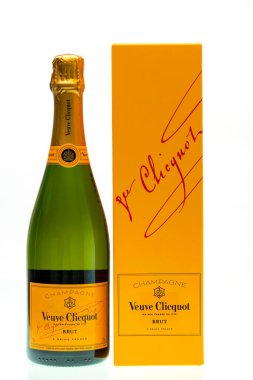 Otantik Fransız brut şampanyası Veuve Cliqcuot 'a yakından bakın. Alkol konsepti. Uppsala. İsveç. 01.04.2021.Açıklama 121