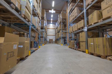 Depo manzarası. Ulaşım konsepti. Depo mağazası konsepti. Enkoping. İsveç.