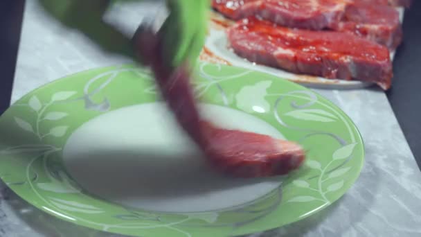 Uomo Carne Marinata Carne Maiale Grigliate Concetto Alimentare Sanitario — Video Stock