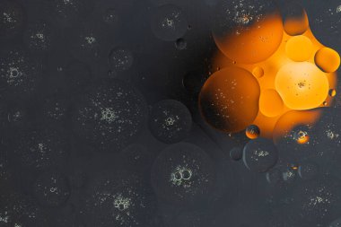 Siyah, turuncu soyut tasarım ve dokuya güzel bir bakış açısı. 